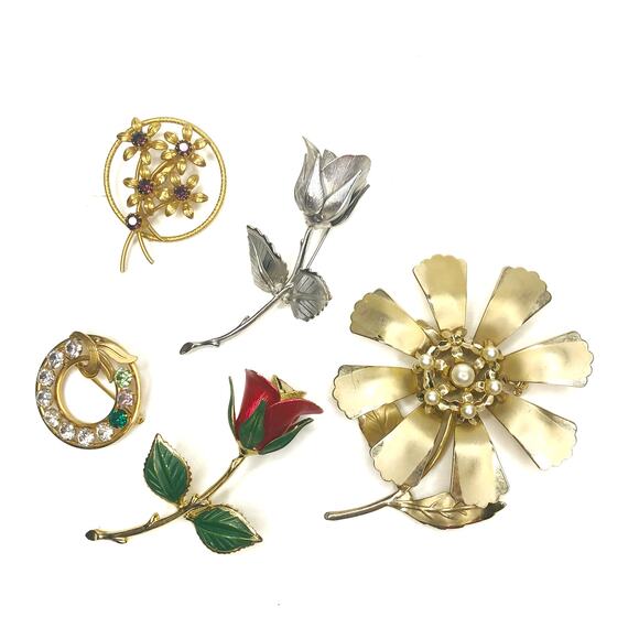 Brooch Bundle 5 Assorted Floral Decorative Pins - Picture 1 of 9